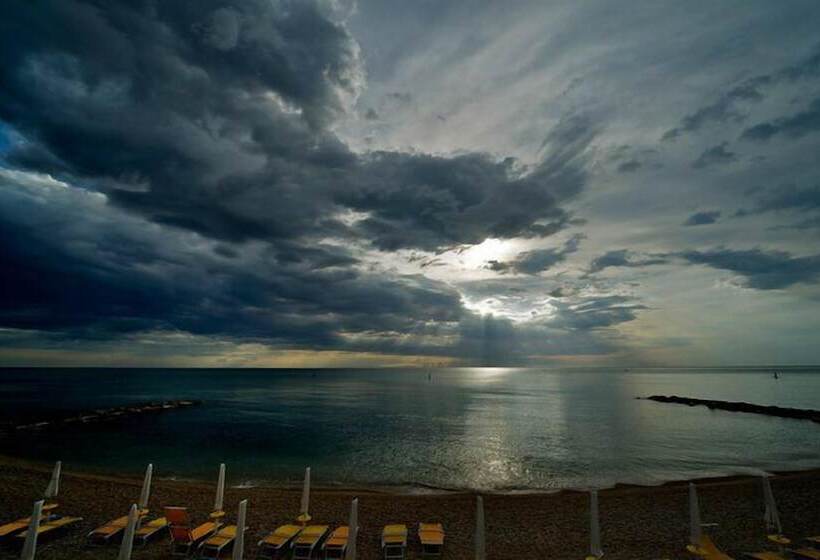 Life Hotel Seaview & Spa