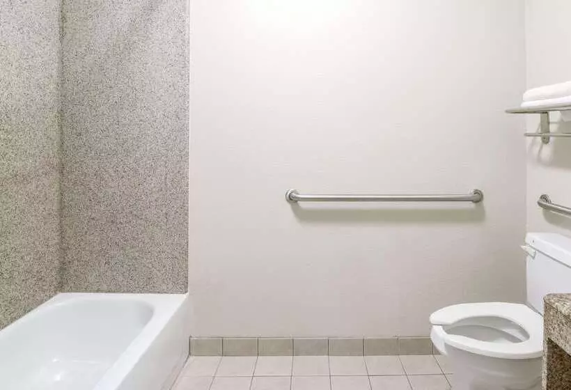 Hotel Super 8 By Wyndham Alvarado