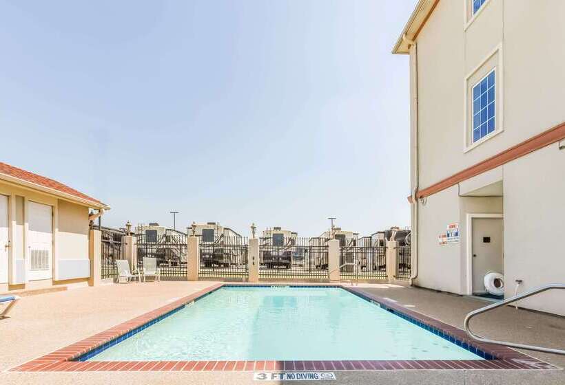 فندق Super 8 By Wyndham Alvarado