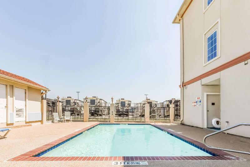 فندق Super 8 By Wyndham Alvarado