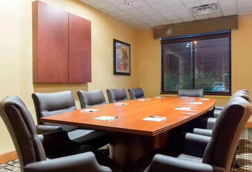 ホテル Wingate By Wyndham Dayton Fairborn