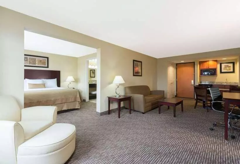 ホテル Wingate By Wyndham Dayton Fairborn