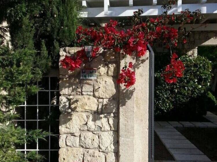 בית מלון כפרי Alenos Boutique