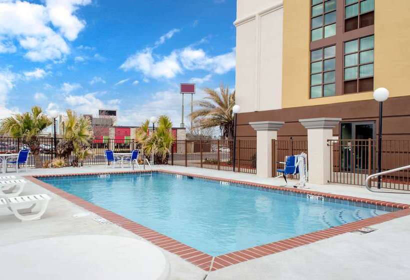 ホテル Comfort Inn & Suites Biloxid Iberville