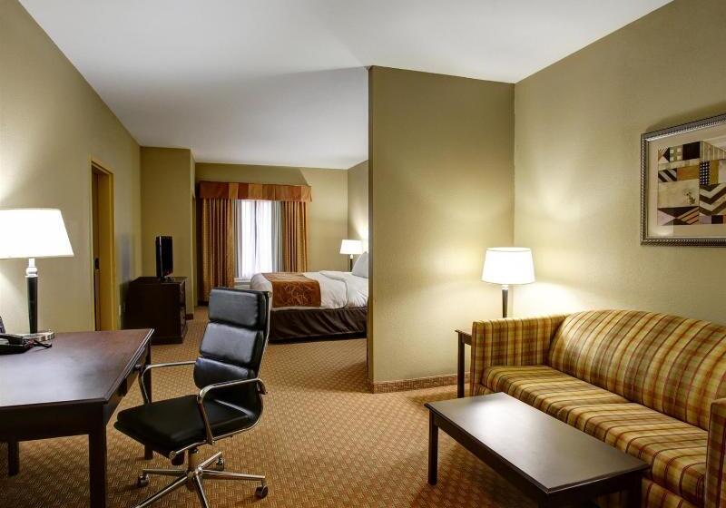 فندق Comfort Suites