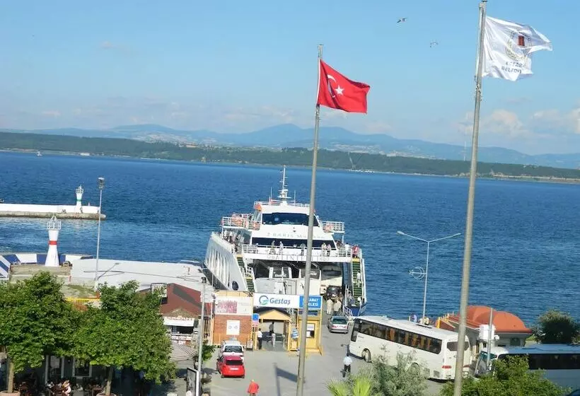 Hotelli Crowded House