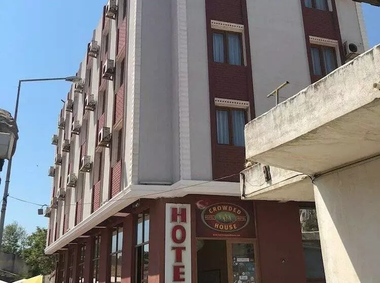 Hotelli Crowded House