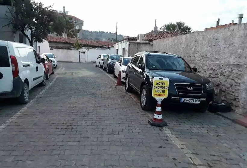 Hotelli Crowded House