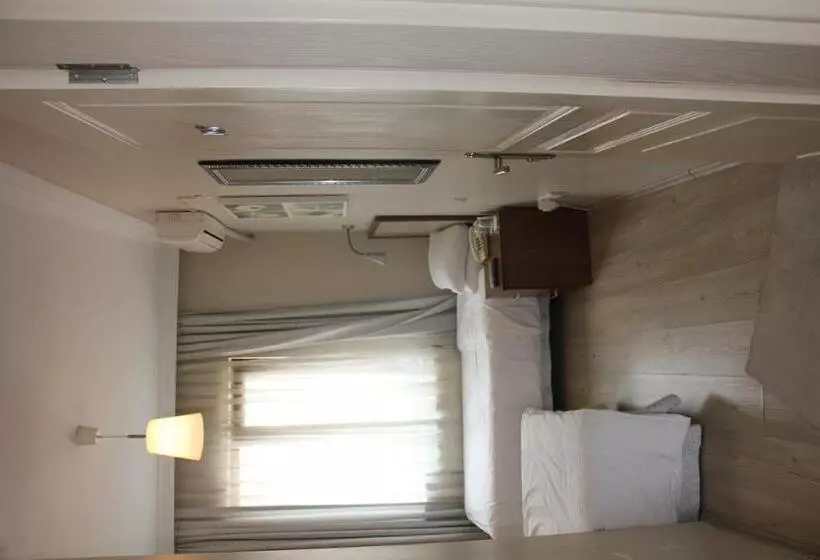 Hotelli Crowded House