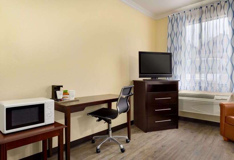 هتل Days Inn & Suites By Wyndham Dfw Airport South Euless