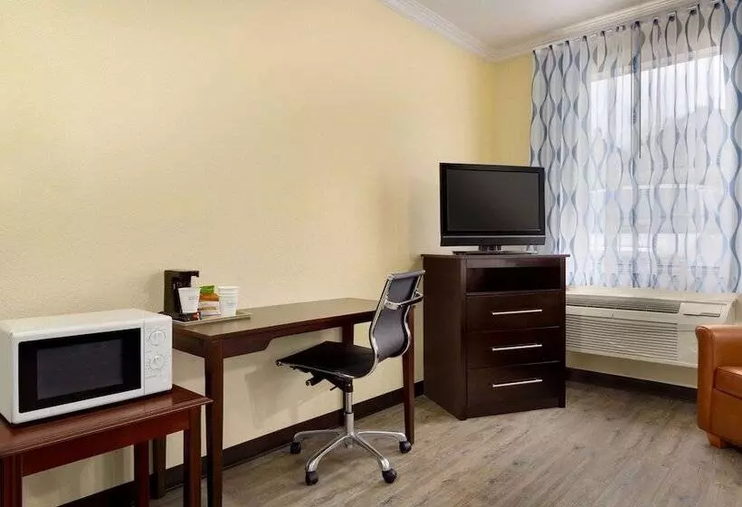 هتل Days Inn & Suites By Wyndham Dfw Airport South Euless