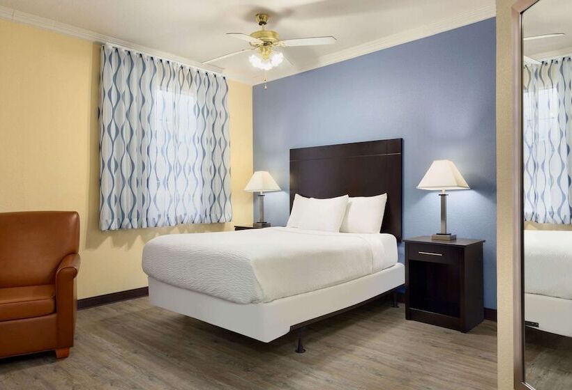 هتل Days Inn & Suites By Wyndham Dfw Airport South Euless