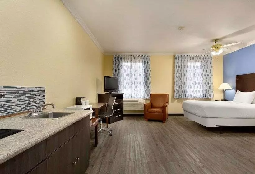 هتل Days Inn & Suites By Wyndham Dfw Airport South Euless