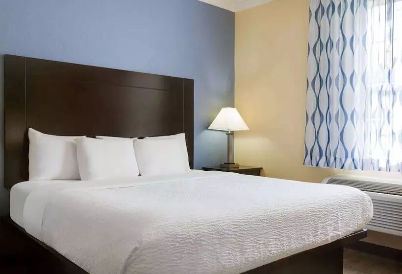 هتل Days Inn & Suites By Wyndham Dfw Airport South Euless