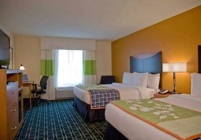 Отель Fairfield Inn & Suites By Marriott Commerce