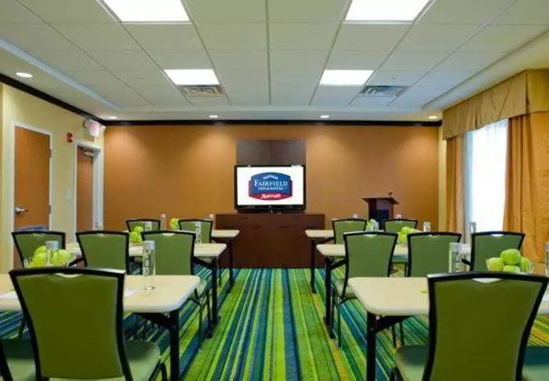 Отель Fairfield Inn & Suites By Marriott Commerce