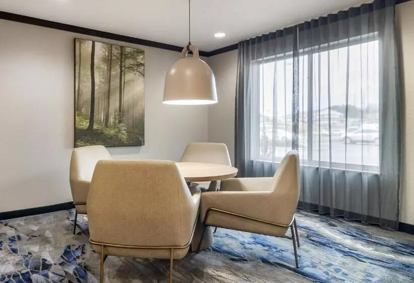 Отель Fairfield Inn & Suites By Marriott Commerce