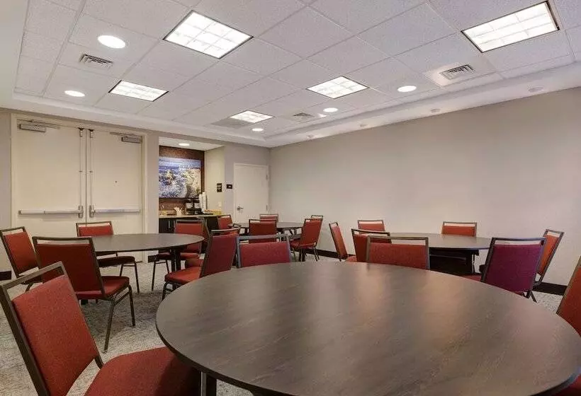 בית מלון כפרי Hampton Inn & Suites San Luis Obispo