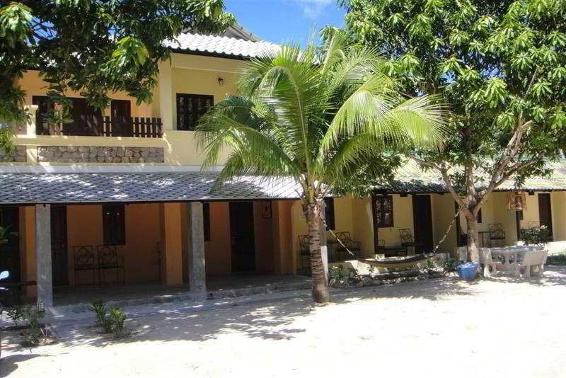 בית מלון כפרי The Loft Samui Rowhouse Hostel