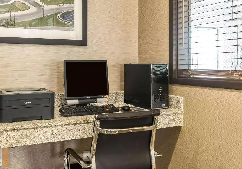 호텔 Quality Inn & Suites Bethany