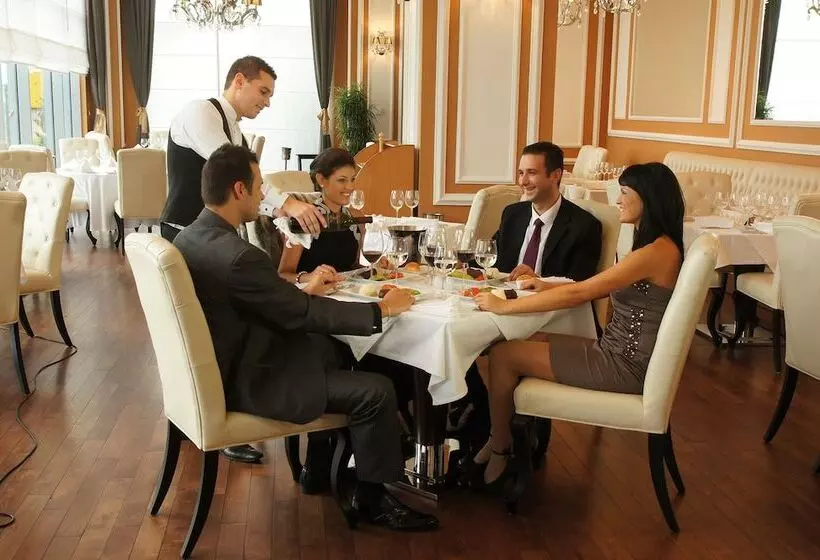 هتل Ramada Plaza By Wyndham Gevgelija