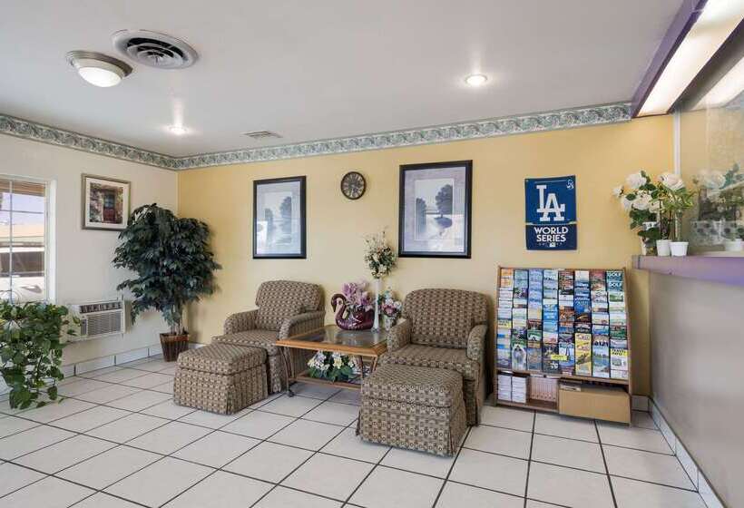 Отель Rodeway Inn & Suites Blythe I 10