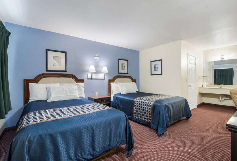 Отель Rodeway Inn & Suites Blythe I 10