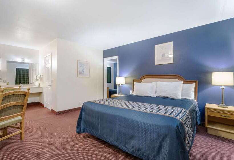 Отель Rodeway Inn & Suites Blythe I 10
