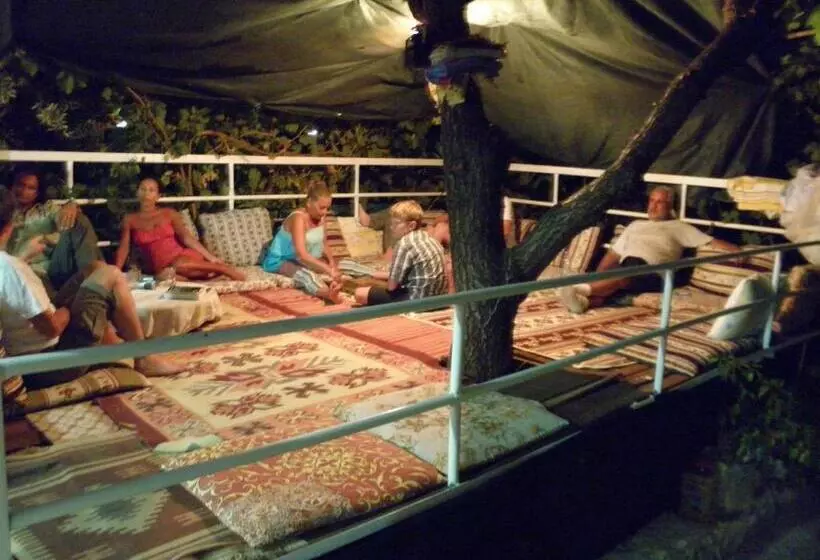 پانسیون Rose Hotel B&b