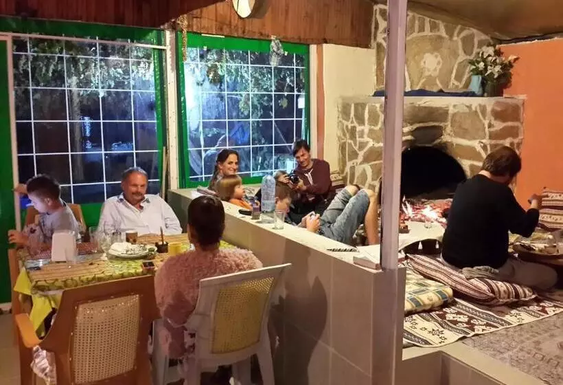 پانسیون Rose Hotel B&b