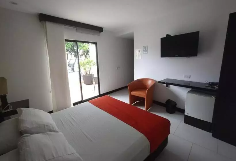 Hotel Puerta De San Antonio