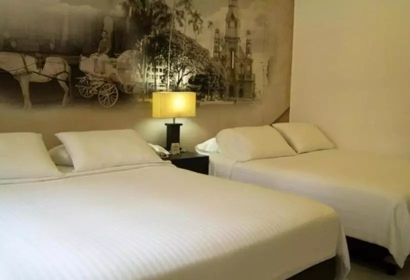 Hotel Puerta De San Antonio