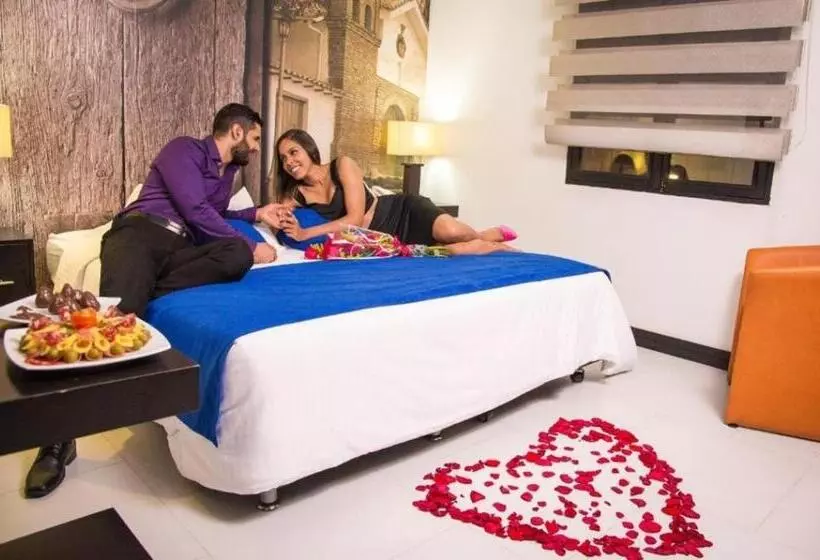 Hotel Puerta De San Antonio