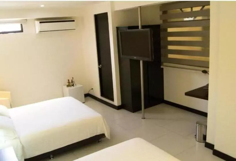 Hotel Puerta De San Antonio