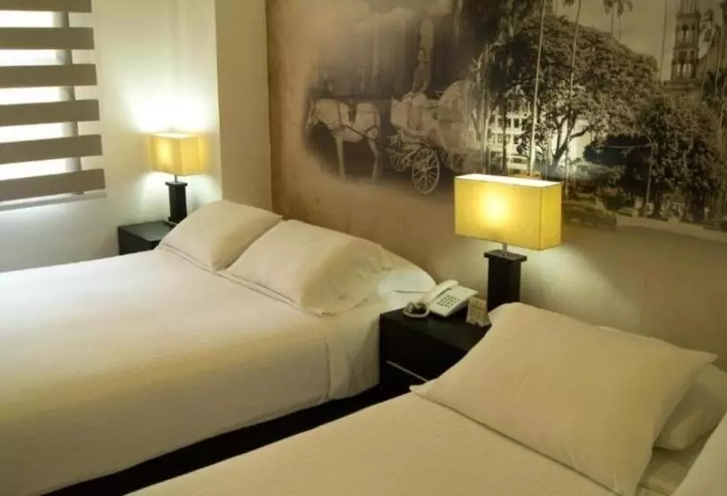 Hotel Puerta De San Antonio