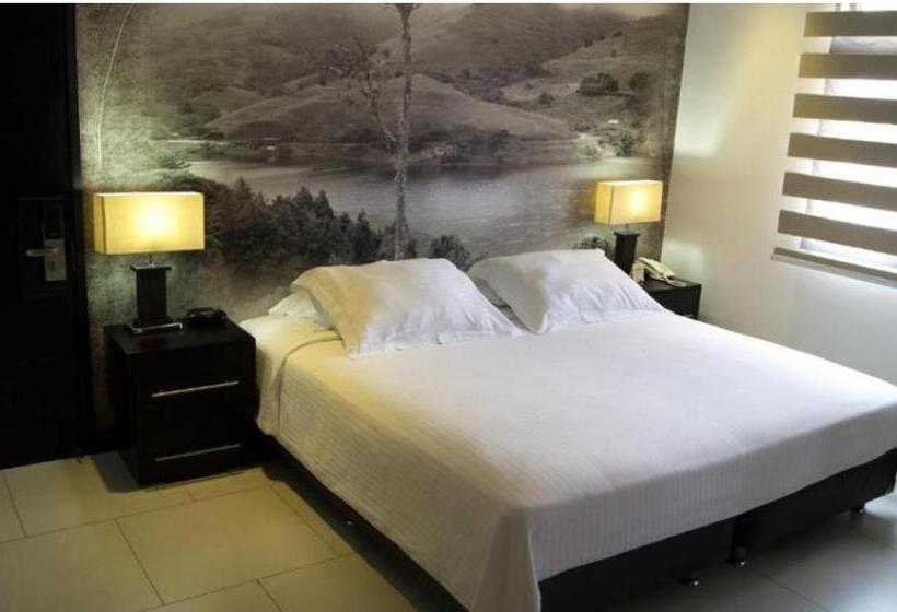 בית מלון כפרי Puerta De San Antonio