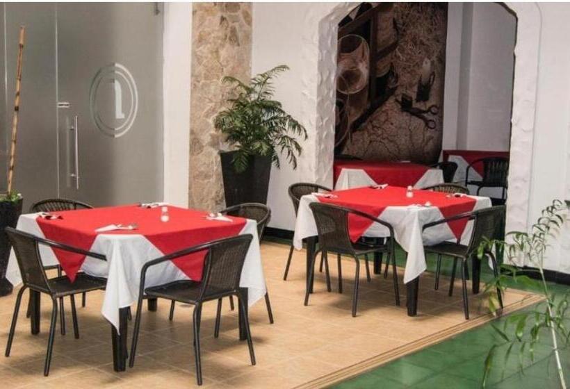 בית מלון כפרי Puerta De San Antonio