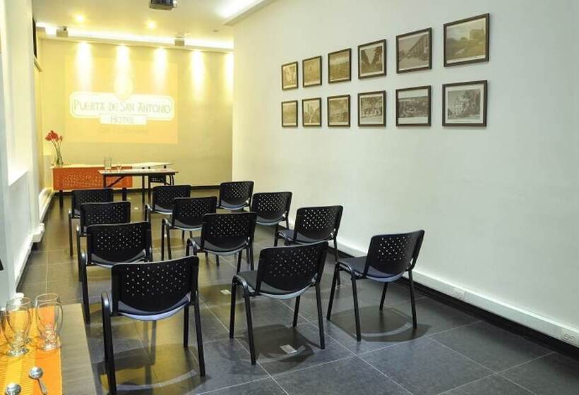 בית מלון כפרי Puerta De San Antonio