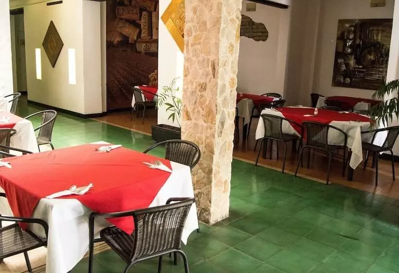 Hotel Puerta De San Antonio