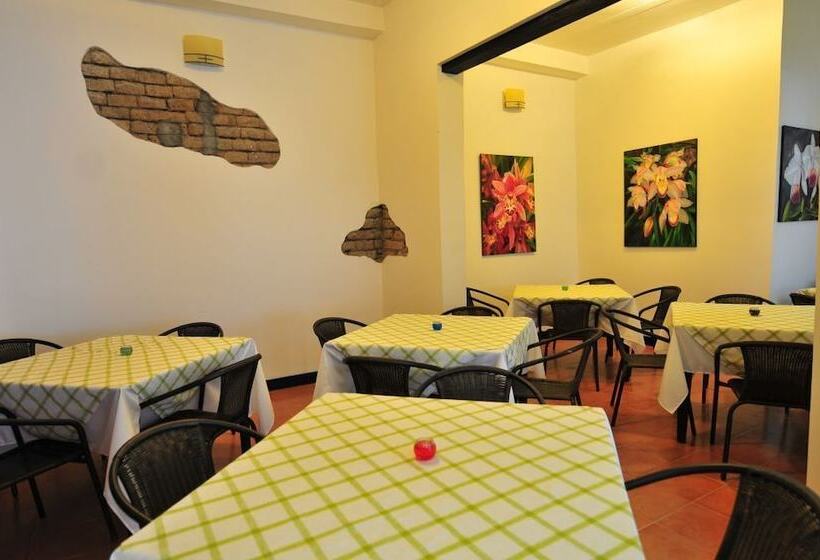 בית מלון כפרי Puerta De San Antonio