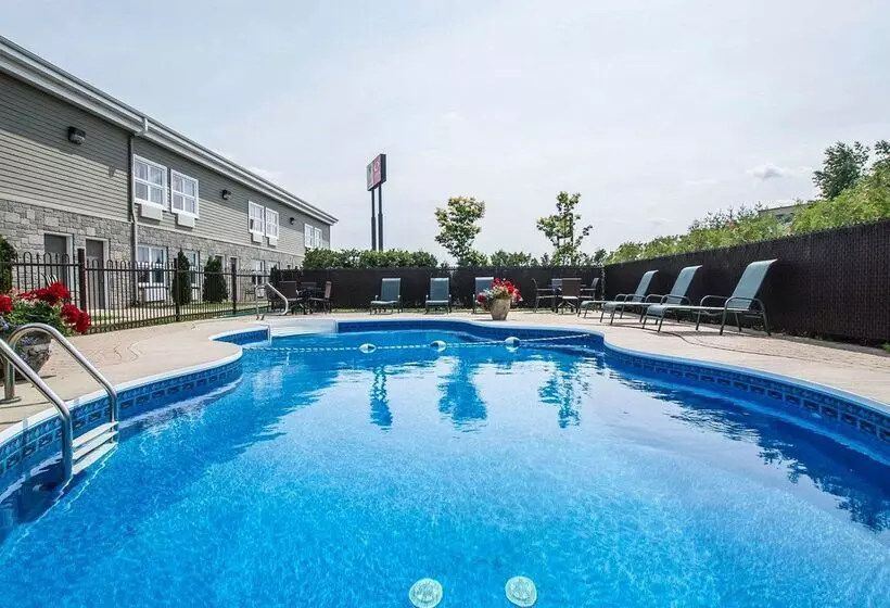 ホテル Econo Lodge Inn & Suites