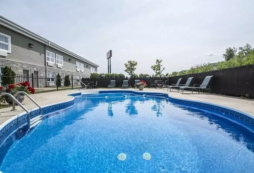 호텔 Econo Lodge Inn & Suites