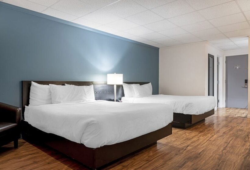 בית מלון כפרי Econo Lodge Inn & Suites