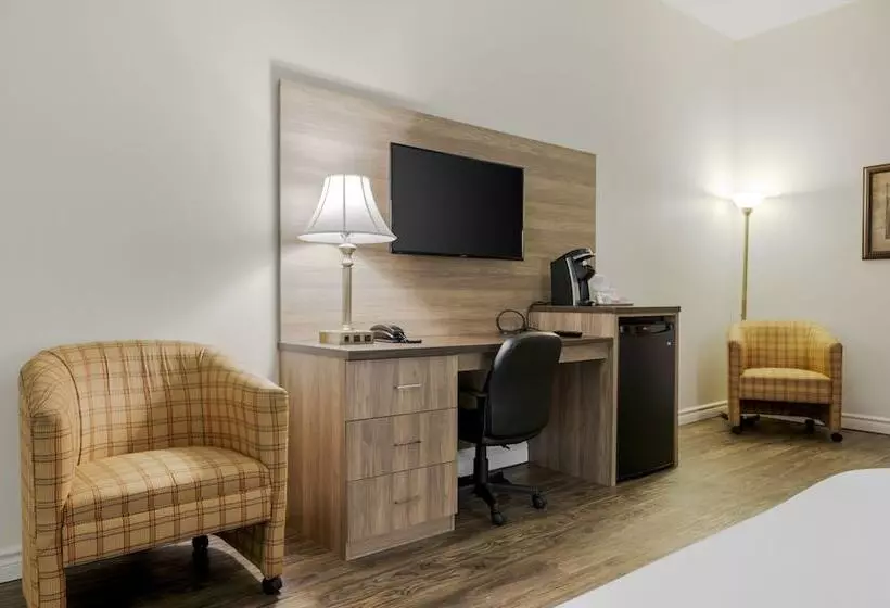 ホテル Econo Lodge Inn & Suites