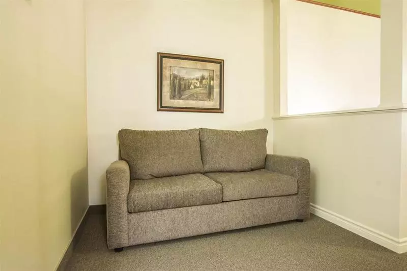 호텔 Econo Lodge Inn & Suites