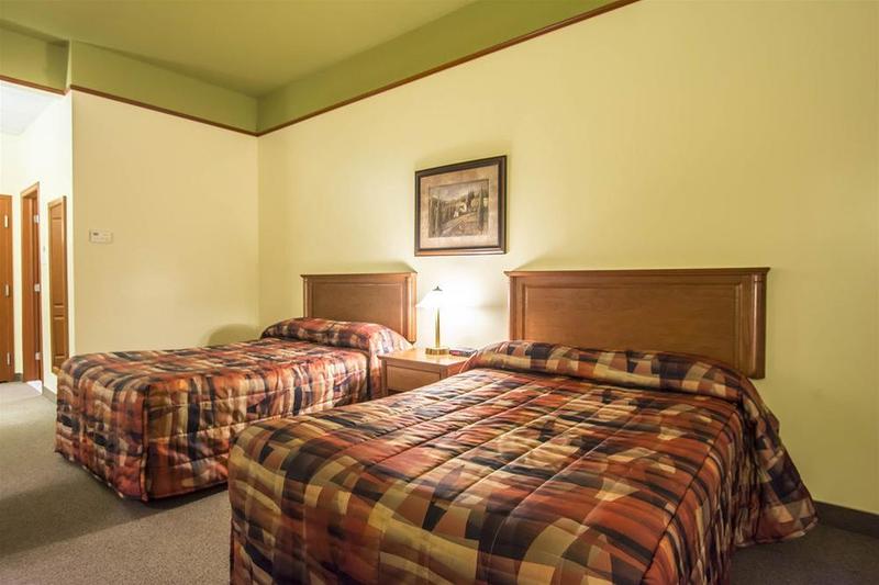 בית מלון כפרי Econo Lodge Inn & Suites