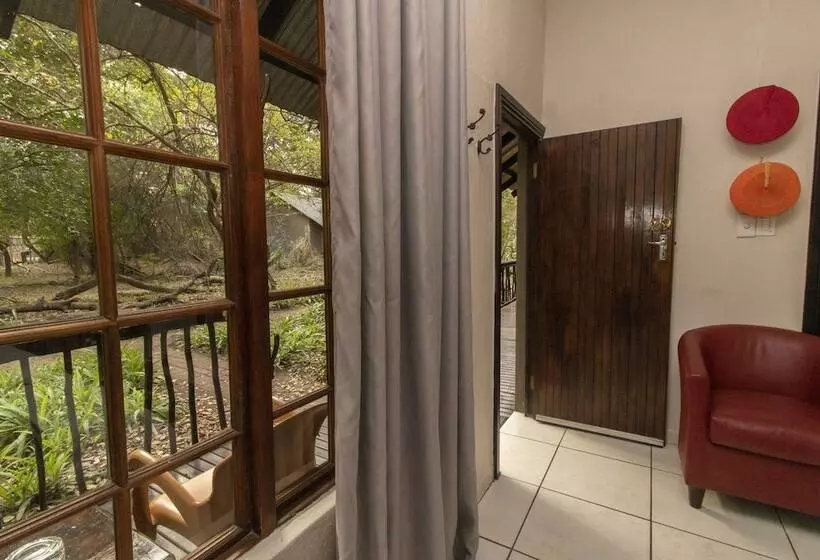 ホテル Emdoneni Lodge