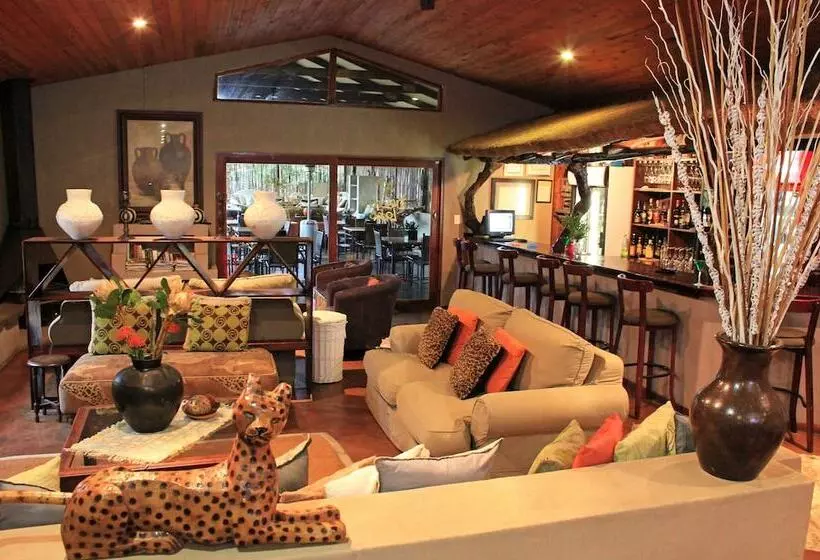 ホテル Emdoneni Lodge