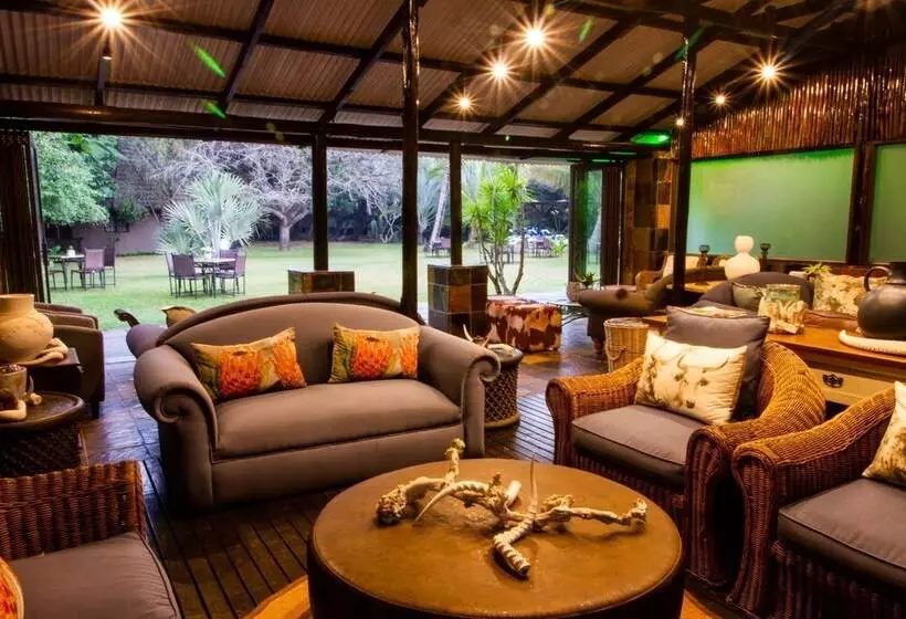 ホテル Emdoneni Lodge