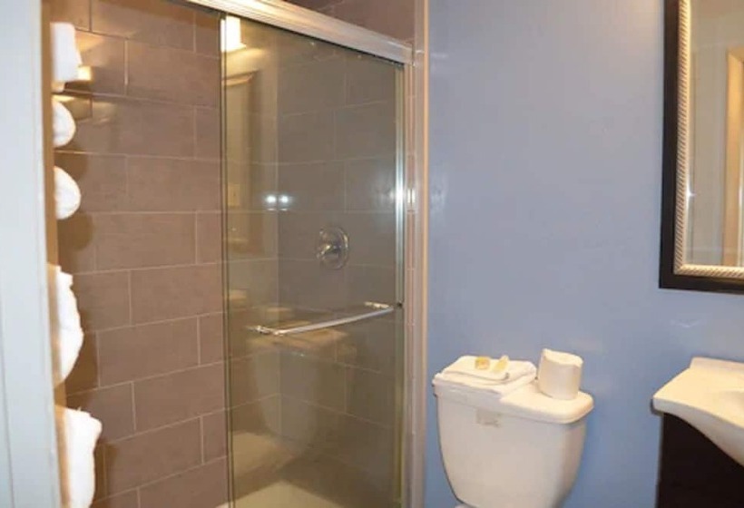 فندق Hyannis Host Inn